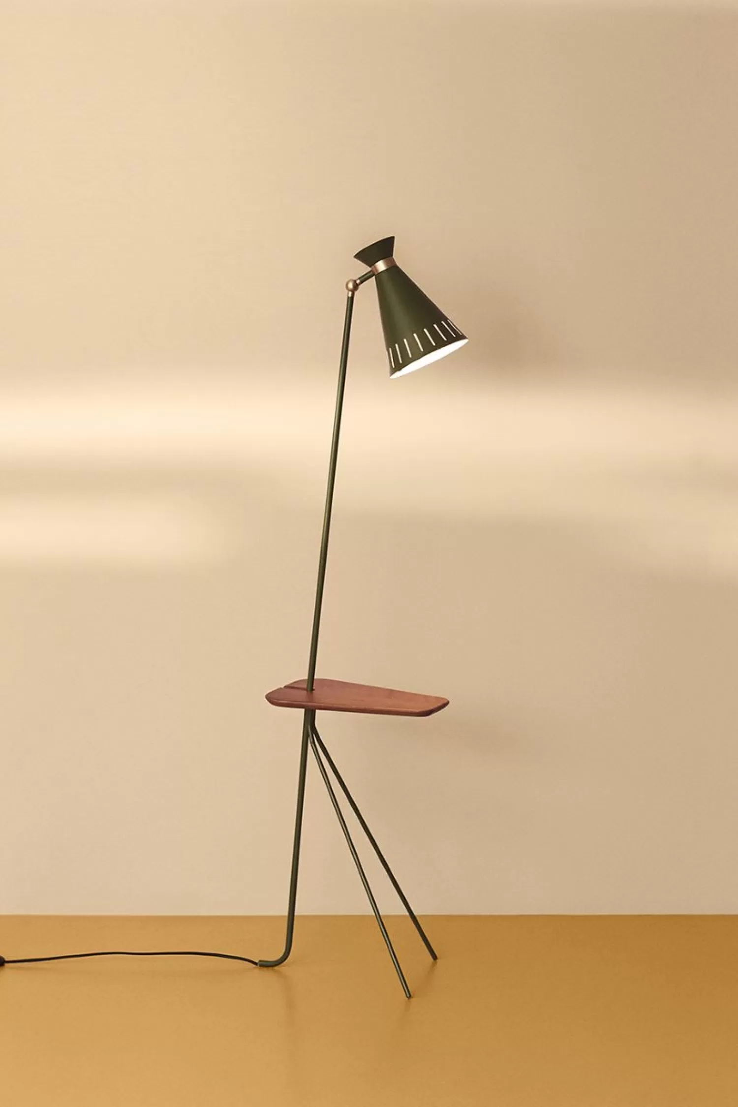 Warm Nordic Floor Lamps<Cone Floor Lamp With Table